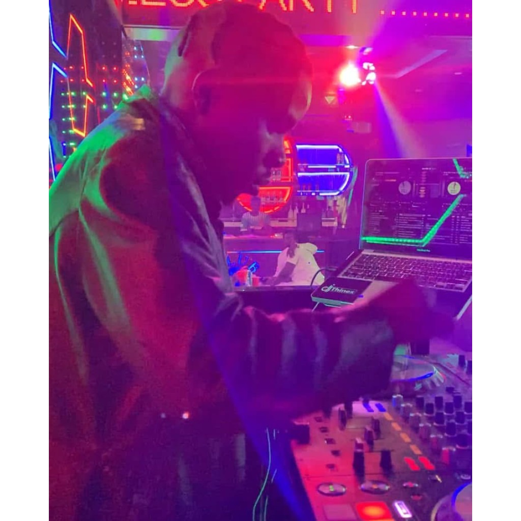 DJ THINEX Lagos Wedding and Event DJ Services in Magodo Phase 1