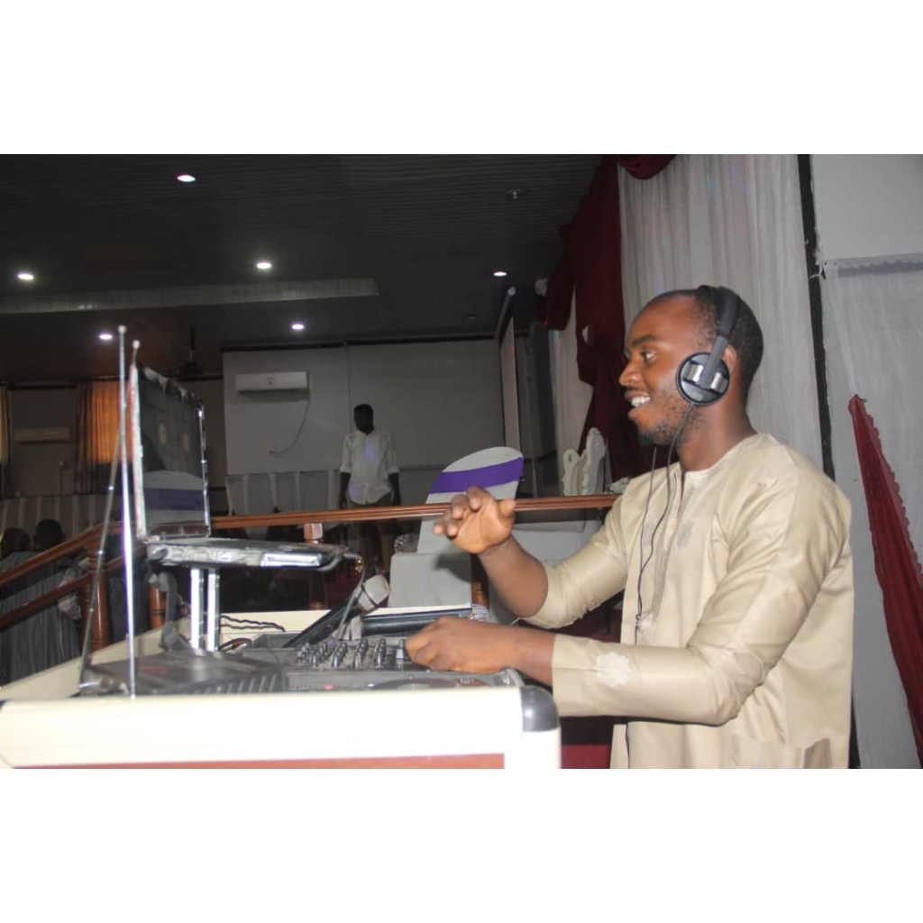 DJ SIMON DA VERSATILE DJ Festac Town Wedding and Event DJ Services