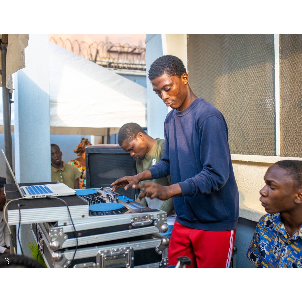 DJ Efizzy001 Bariga, Lagos On-Site Wedding and Event DJ Services