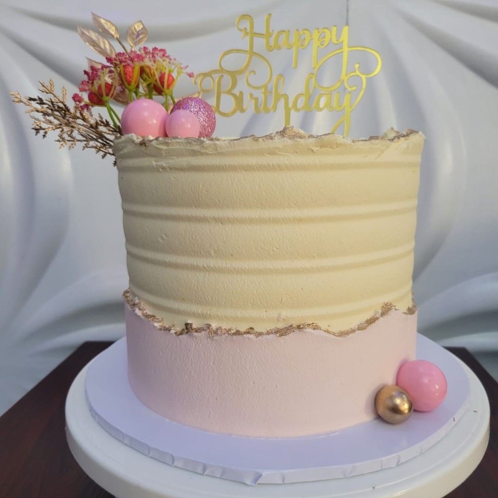 PHPDIVINE Foods Badagry Bakery: Custom Wedding Cakes and Pastries