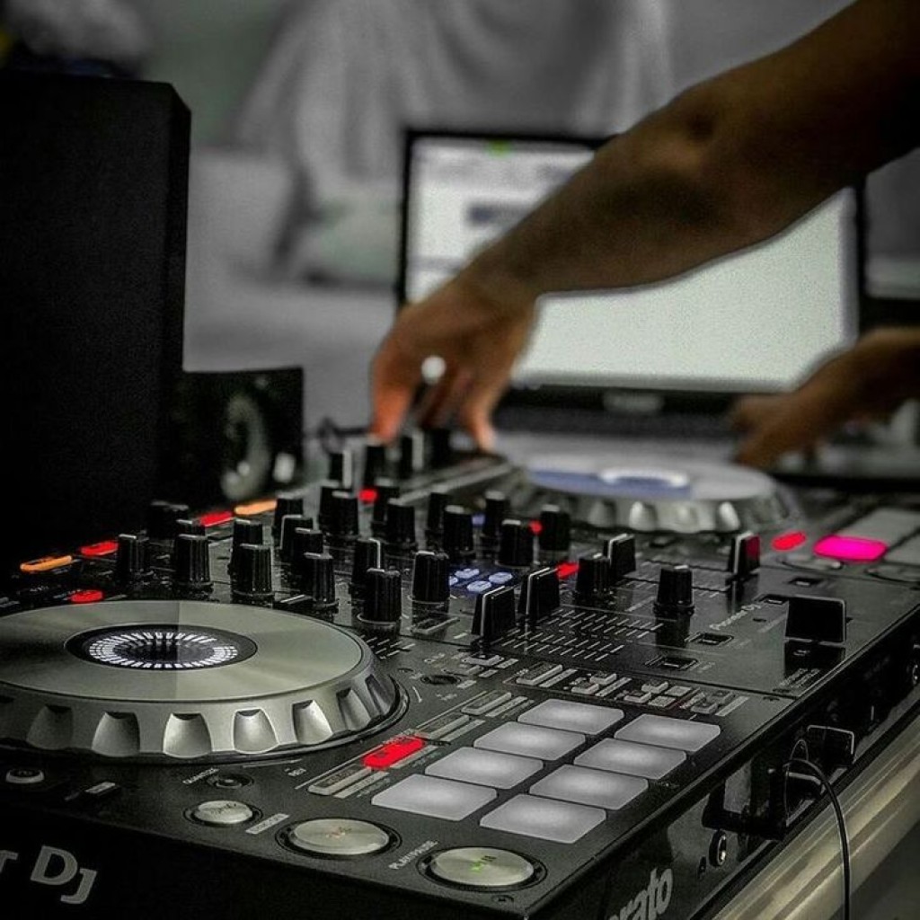 DJ Tumix 2 Ifako-Ijaiye Wedding and Event DJ Services 24/7 Equipment