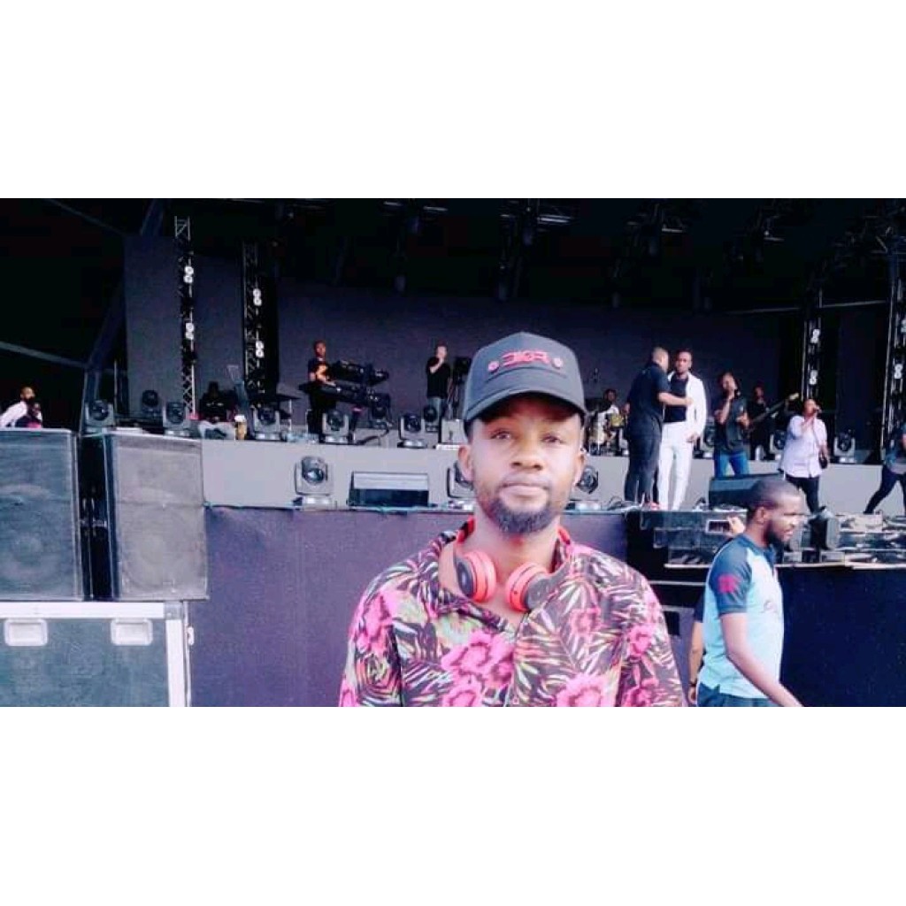 DJ AY Victoria Island Lagos Wedding DJ Services, PA and Lighting