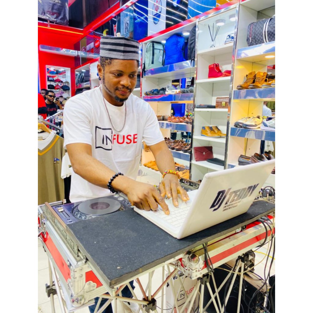 DJ Teddy Entertainment Mushin, Lagos Wedding and Event DJ Services