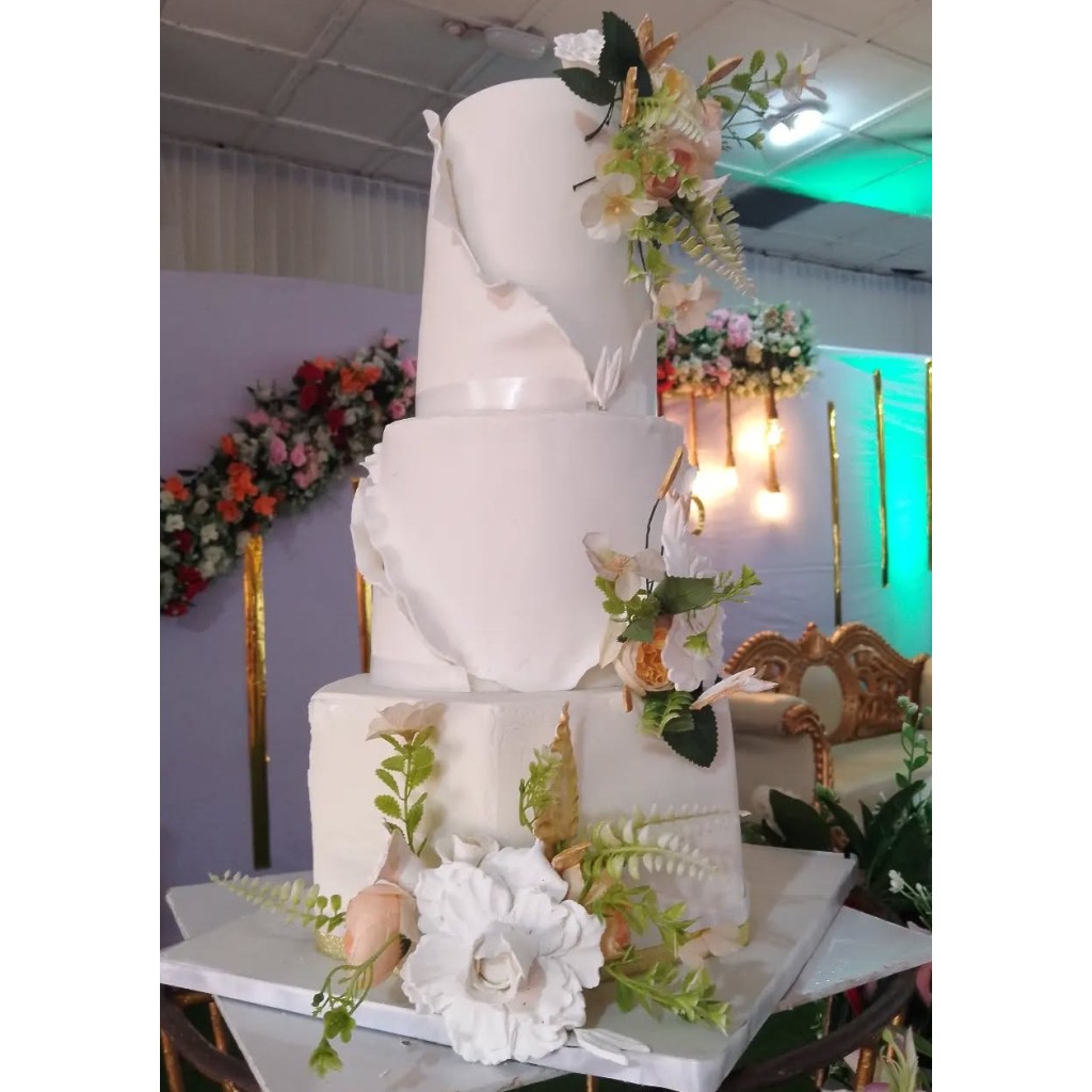 Makis-bertha Cakes N Events Ejigbo Lagos Custom Wedding Cakes