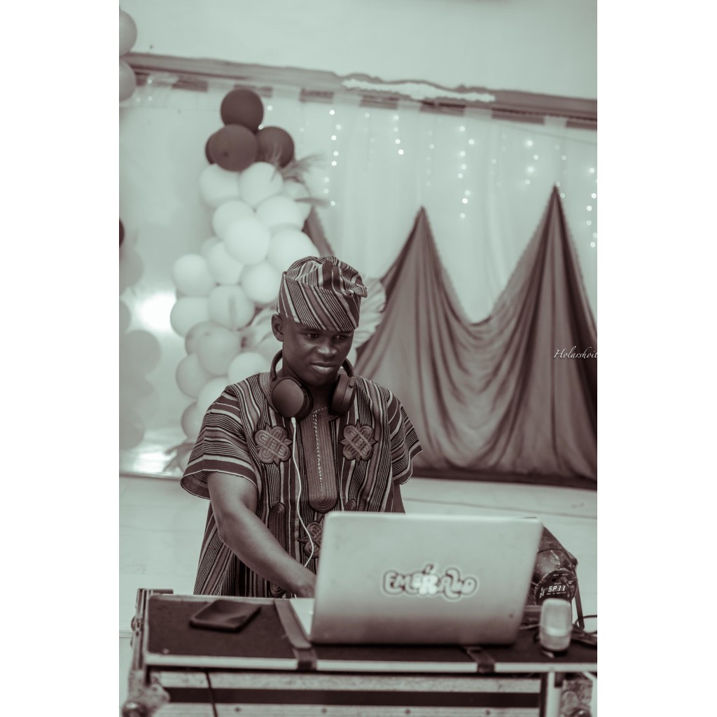 DJ Emerald Ikosi-Ketu Lagos Wedding DJ Services — Ceremony & Reception