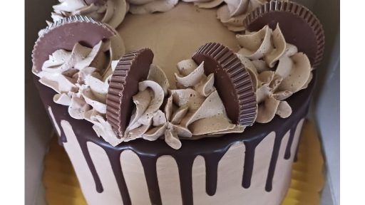 R Royal Cakes Ajah Sangotedo Lagos Wedding and Celebration Cakes