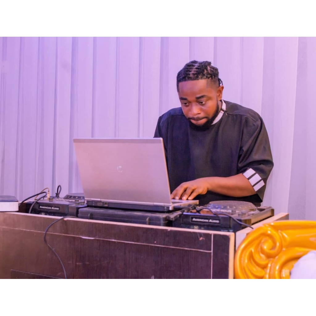 DJ R Shadow Umuahia Wedding DJ Service with 24/7 Availability