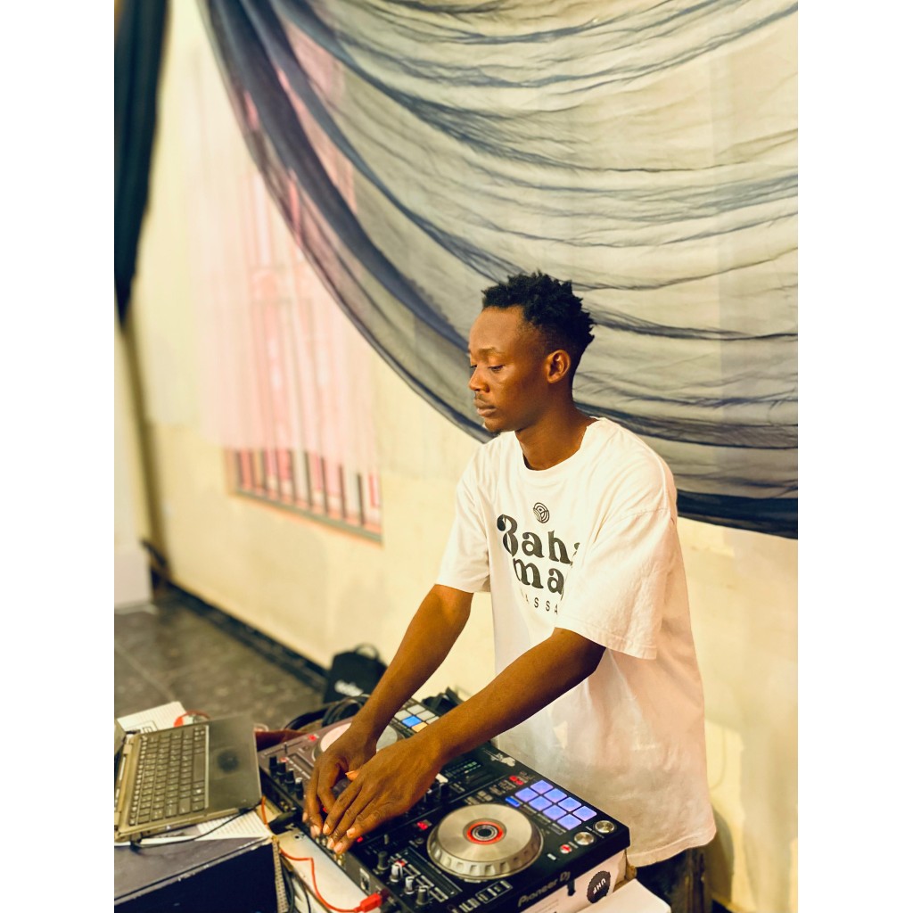 DJ Geemax Entertainment Lugbe Abuja Wedding DJ Services Cocktail