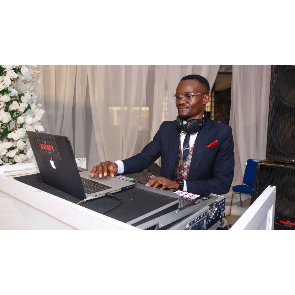 DJ Kunsept Wedding DJ Services in Wuse (Wupa), FCT, Live Mixing
