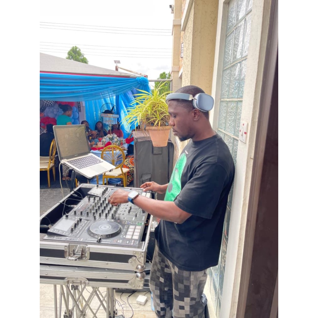 DJ Flames Ibeju Lekki, Lagos — Wedding, Party and Corporate DJ Service