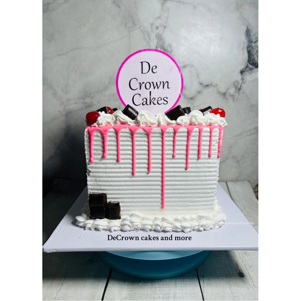 De Crown Cakes N More Ijebu Ode - Custom Wedding and Celebration Cakes