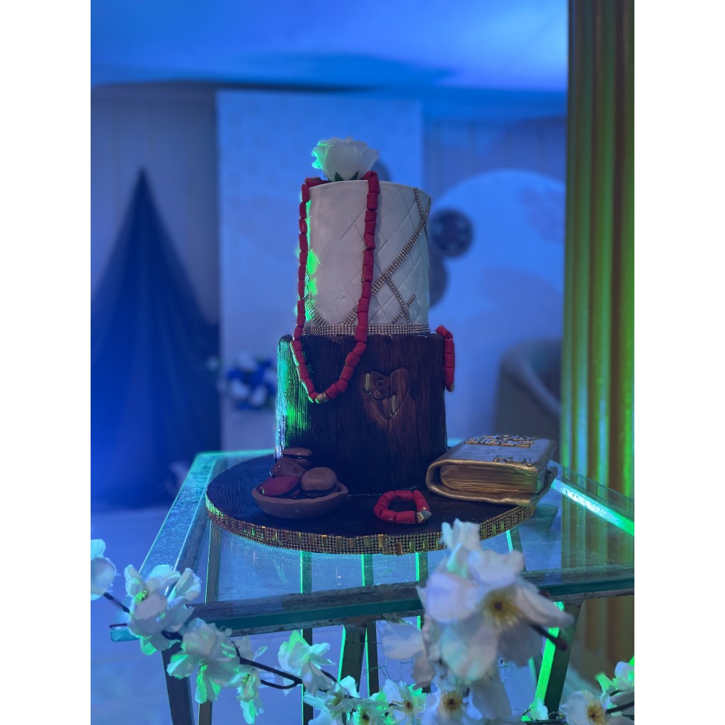 Miedey Creamz Cake, Ikenne: Custom Wedding Cakes, Delivery and Takeout
