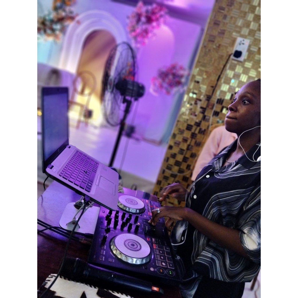 DJ Crispy Chicken x Floohpy G interiors, Ughelli DJ and Decor