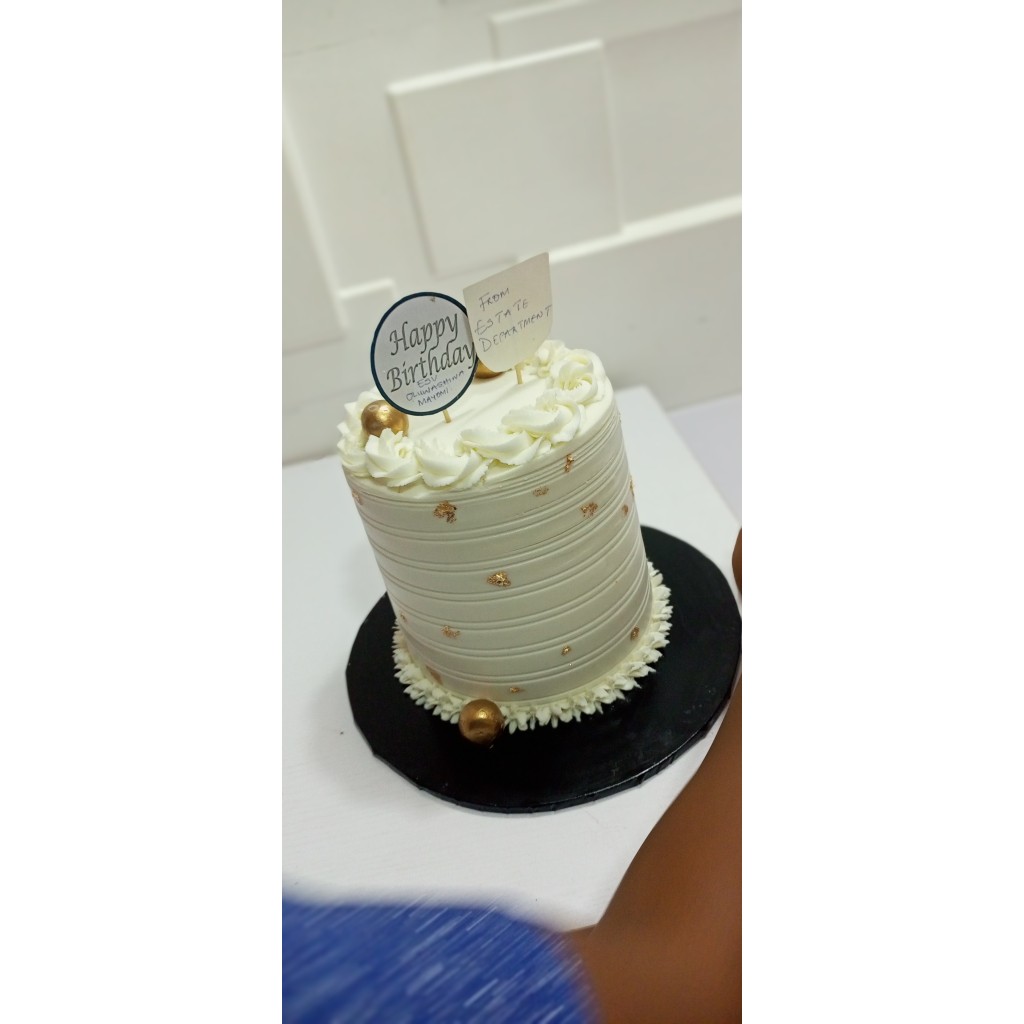 Ennybee Cakes & Academy Abeokuta Custom Wedding Cakes and Cake Academy