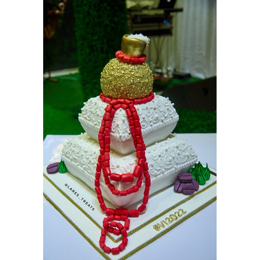 Lares Treats and Confectionery Port Harcourt: Custom Wedding Cakes